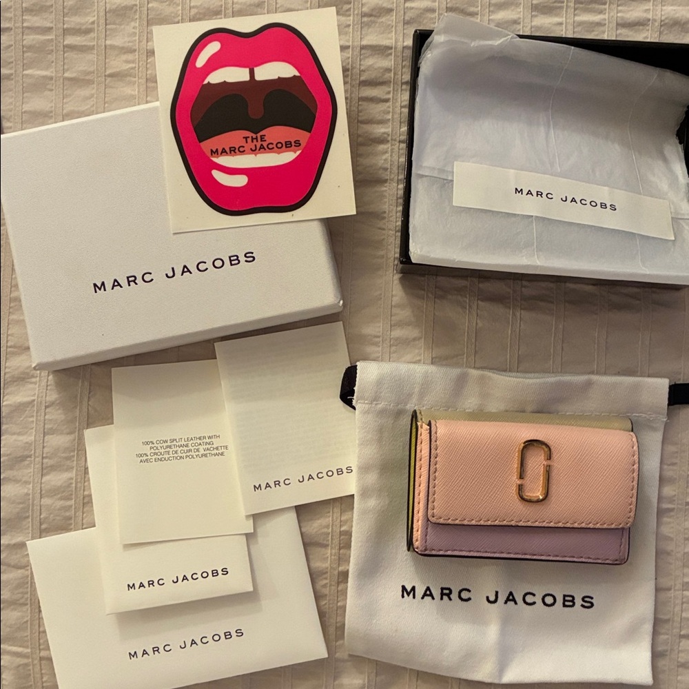NEW Marc Jacobs Wallet - Picture 2 of 8